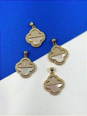 Pingente Trevo Madreperola com Zirconia - 01 unid - semijoia