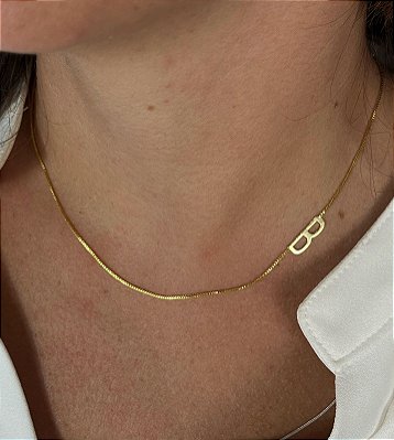 Colar Letra Semijoia Banho Ouro 5 Milésimos com verniz - LETRA B - veneziana com fecho latão - 1 unidade