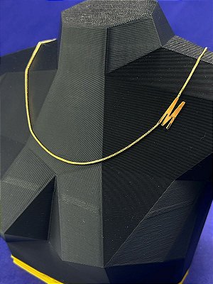 Colar Letra Semijoia Banho Ouro 5 Milésimos com verniz - LETRA M - veneziana com fecho latão - 1 unidade