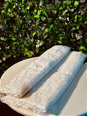 5171 tecido crepe branco renda rosas