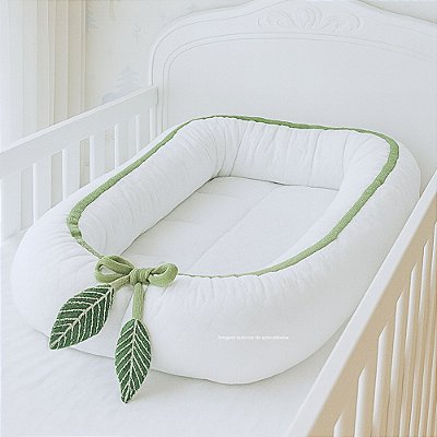 Ninho Básico - Malha Jacquard - Branco / Verde Limonada - Cordão Tricot - Pingente Folhas