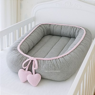 Ninho Básico - Malha Jacquard - Cinza / Rosa Baby - Cordão Tricot - Pingente Coração