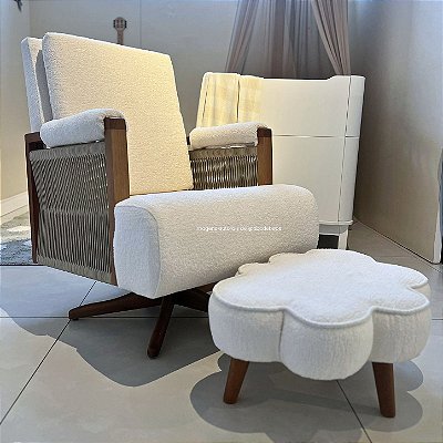 Poltrona De Amamentação Vivre - Com Balanço e Pés Giro - Tecido Bouclê Speciali Bege BO001 - prontaentrega