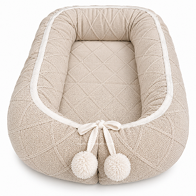 Ninho Básico - Tricô Bege Nuvem / Trama Losango / Cordão Tricot Branco Com Pingente Pompom