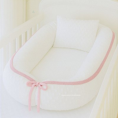 Ninho Redutor Bolha + Travesseiro - Pelúcia Branco / Rosa Chiclete 027 - Cordão Tricot