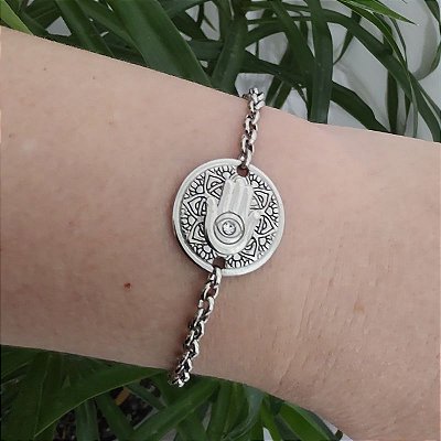 Pulseira Correntaria com Pingente medalha de Mão Hamsá Folheado em ródio ( prateada)