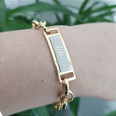 Pulseira correntaria com placa escrita Life folheado em ouro