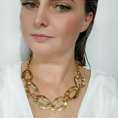 Colar Correntaria com detalhes de elos luxo folheado em ouro Ester