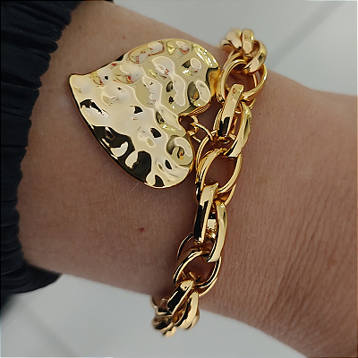 Pulseira correntaria com detalhe coração martelado folheado em Ouro