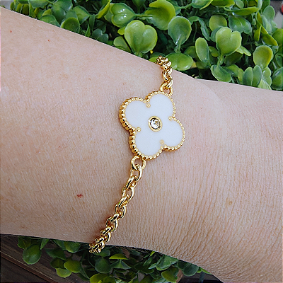 Pulseira correntaria  com detalhe de 1 trevo resina perolada folheado em ouro
