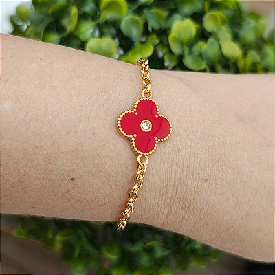 Pulseira correntaria  com detalhe de 1 trevo resina vermelho folheado em ouro