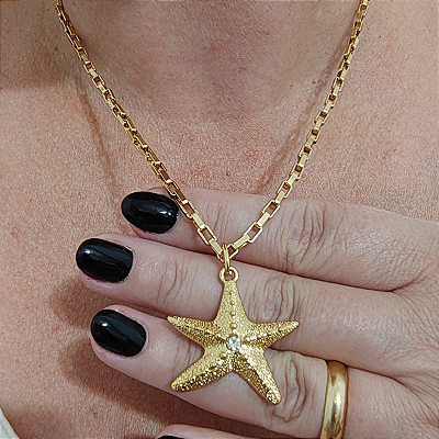 Colar correntaria com pingente de estrela com detalhe de strass  folheado em ouro (45 cm)