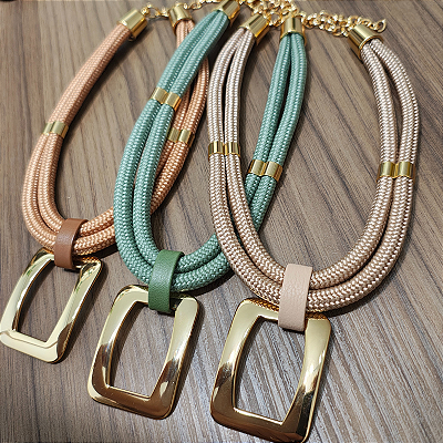 MIX TRIO DE CORDAS ( verde, marrom e bege) com detalhe quadrado folheado em ouro