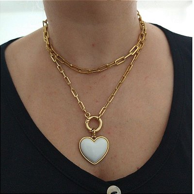 Mix de Colares correntaria com detalhe de pingente de Coração Branco resinado Maria Folheado em ouro