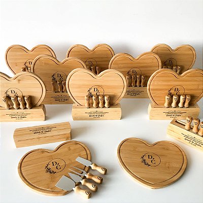 Kit Para Queijos Coração em Bambu Personalizado Padrinhos Casamento