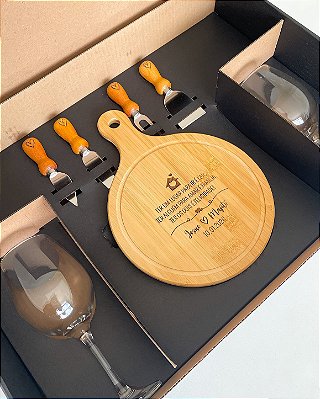Kit Queijos e Vinhos Presente Personalizado