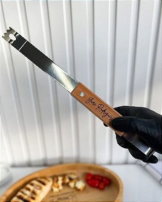 Pegador de Carne para Churrasco Personalizado Inox e Madeira