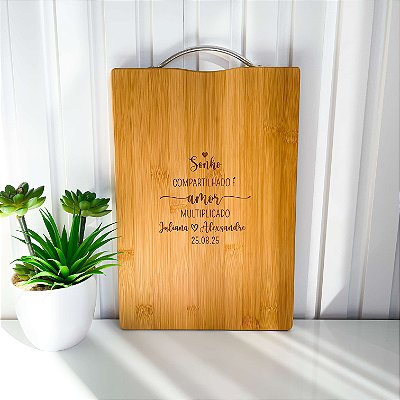 Tábua de Corte em Bambu 35x22 cm  personalizada com Alça