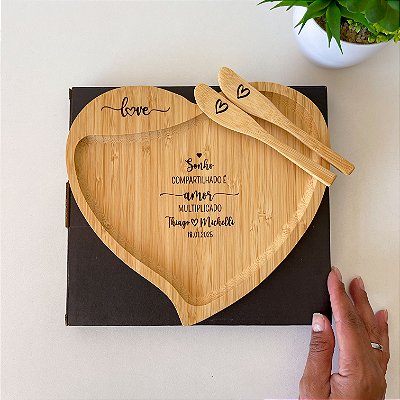 Kit Petisqueira Coração + 2 Espátulas em Bambu Personalizada