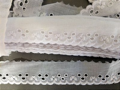 Tira Bordada 3,50 cm - 100% algodão branco  / Peça com 14,40 m