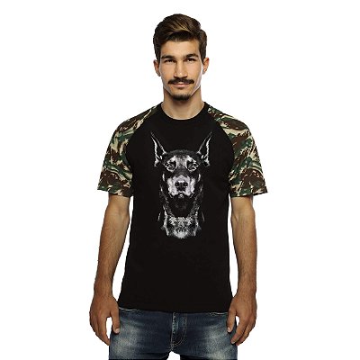 Camiseta Streetwear Preta Raglan Camuflada Doberman