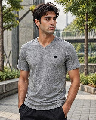 Camiseta Mas. com Gola V Tradicional, de Meia Malha PV Premium - Ref 37.16