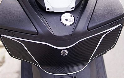 Adesivo Proteção Porta Luvas Maxsym 400i - Fibra De Carbono