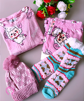 Combo Pijama Quentinho com Meia e Touca