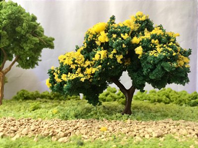 Árvore florida amarelo  10 cm