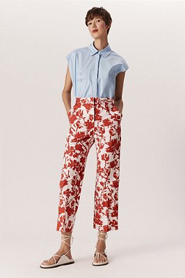 calça de alfaiataria semi flare com bolso faca floral vermelho