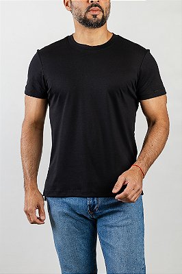 Camiseta Gola Cruzada Preta