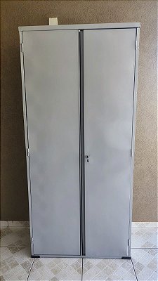 Armário Aço Escritório 2 Portas 4 Prat. Fechadura Cinza 198x90x40cm No Estado Em Que Se Encontra
