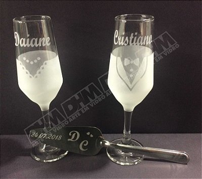 KIT PAR DE TAÇAS E ESPÁTULA  JATEADAS PERSONALIZADAS COM NOME E DESENHO