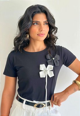 Blusa De Manga Curta C/ Flor