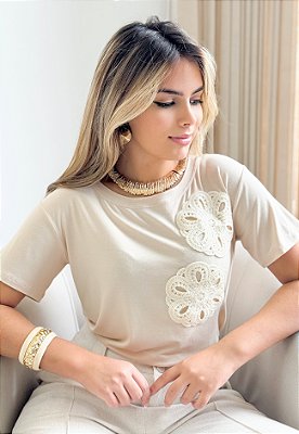 Blusa Manga Curta Bordada