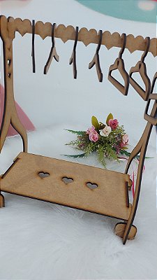 Cabideiro Pequeno em MDF com 6 cabides