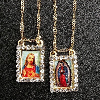 Escapulário Feminino Nossa Senhora de Guadalupe Folheado a Ouro 18k com Strass