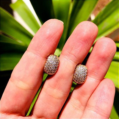Brinco argolinha cravejado com micro zircônias