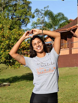 Camiseta Aruanã Frases | Só Faz Sentido Se For Sentido (Cinza Mescla)