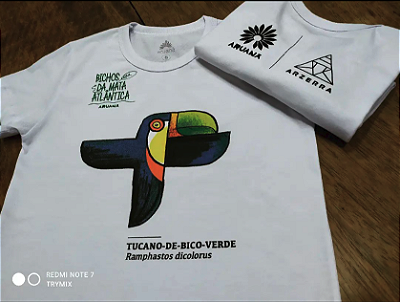 Camiseta Bichos da Mata Atlântica | Tucano de Bico Verde (Branca)