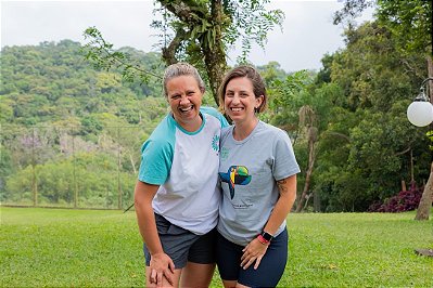 Camiseta Bichos da Mata Atlântica | Tucano de Bico Verde (Cinza)