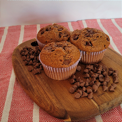 Muffin chocolate com gotas de chocolate