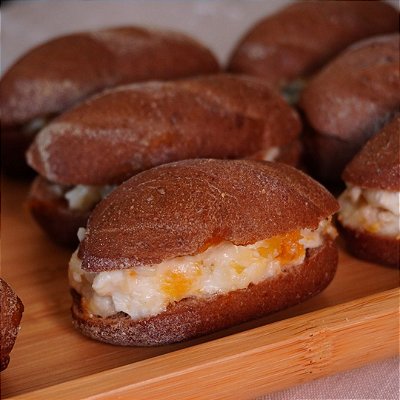 Mini Sanduiche Pão Australiano Queijo Brie com Damasco