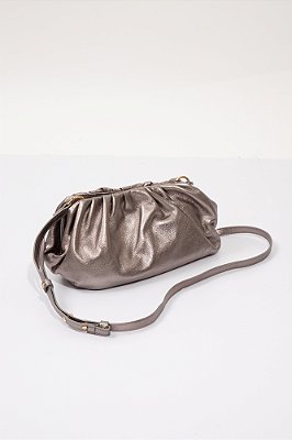 CLUTCH DRAPEADA NO COURO SILVER