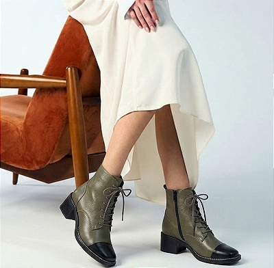 BOTA COTURNO EM COURO BICOLOR