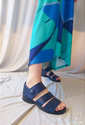Sandália Azul Leve Brilho Salto Baixo