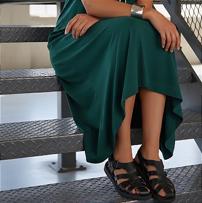 SANDÁLIA EM COURO TIRAS LARGAS