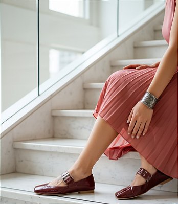 SAPATO ESTILO SAPATILHA COURO VERNIZ FIVELA