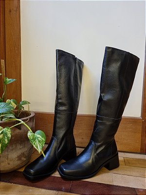 BOTA PRETA CANO LONGO EM COURO