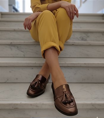 MOCASSIM EM COURO COBRE - BALA CAFÉ